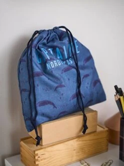 Sac à Goûter "capitaine" Motifs Baleines Garçon Bleu Ardoise Foncé Imprimé - Vertbaudet -Magasin De Vêtements Pour Bé Soldes sac a gouter capitaine motifs baleines garcon 5